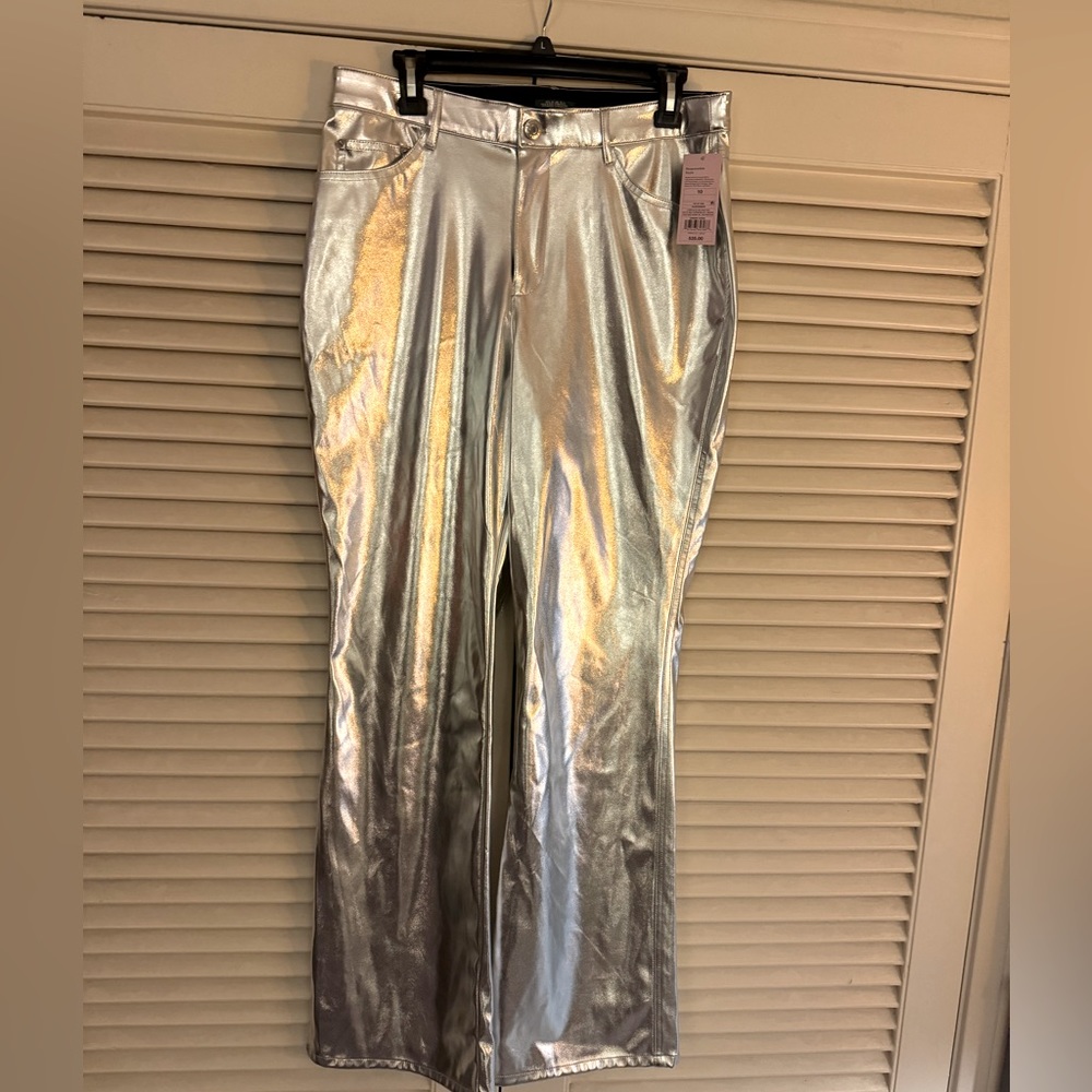 NWT WILD FABLE SILVER METALLIC VEGAN LEATHER FLARE JEANS SIZE 10
